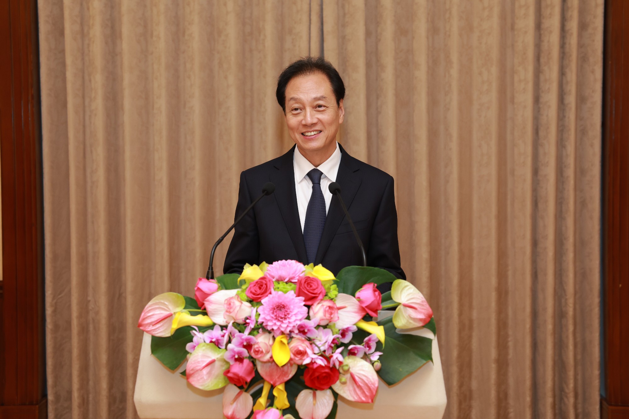 王超会长为出席第十三届世界和平论坛外方重要嘉宾举行欢迎宴会